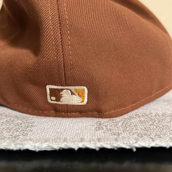 New era Dodgers size 7 cap - Picture 4 of 4